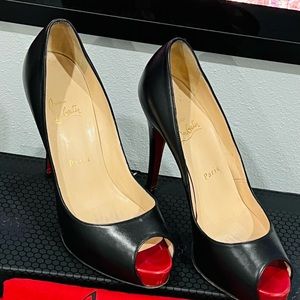 Louboutin size 38 black pumps